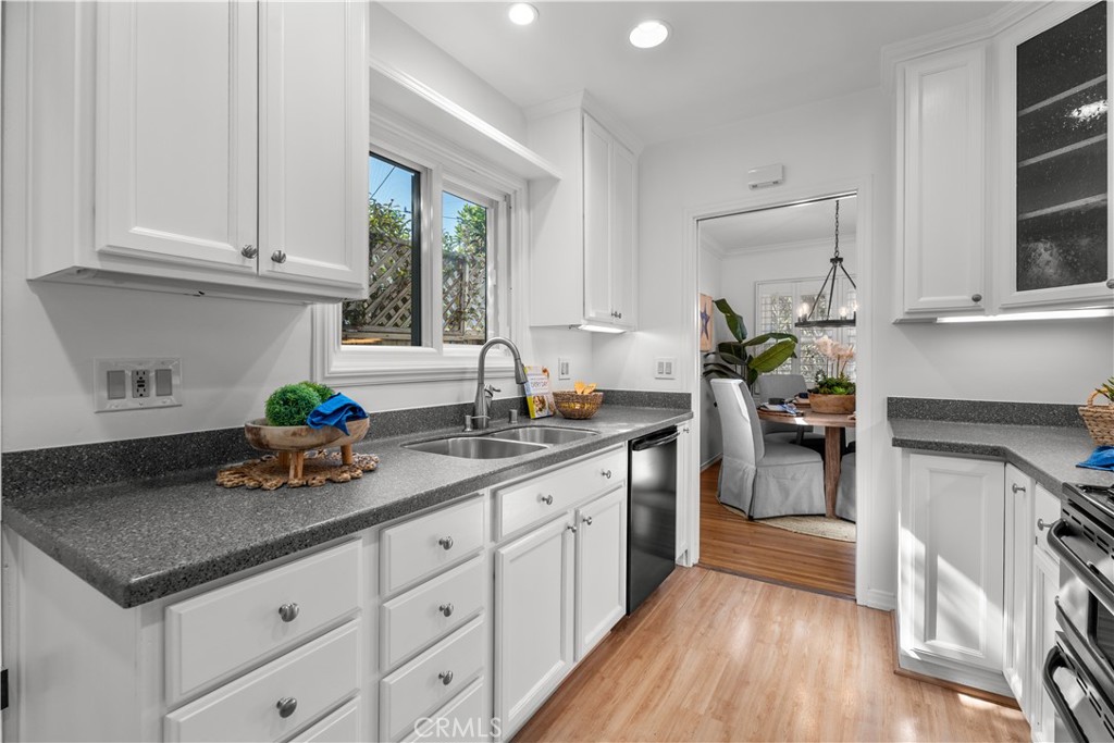 208 W Walnut Avenue
