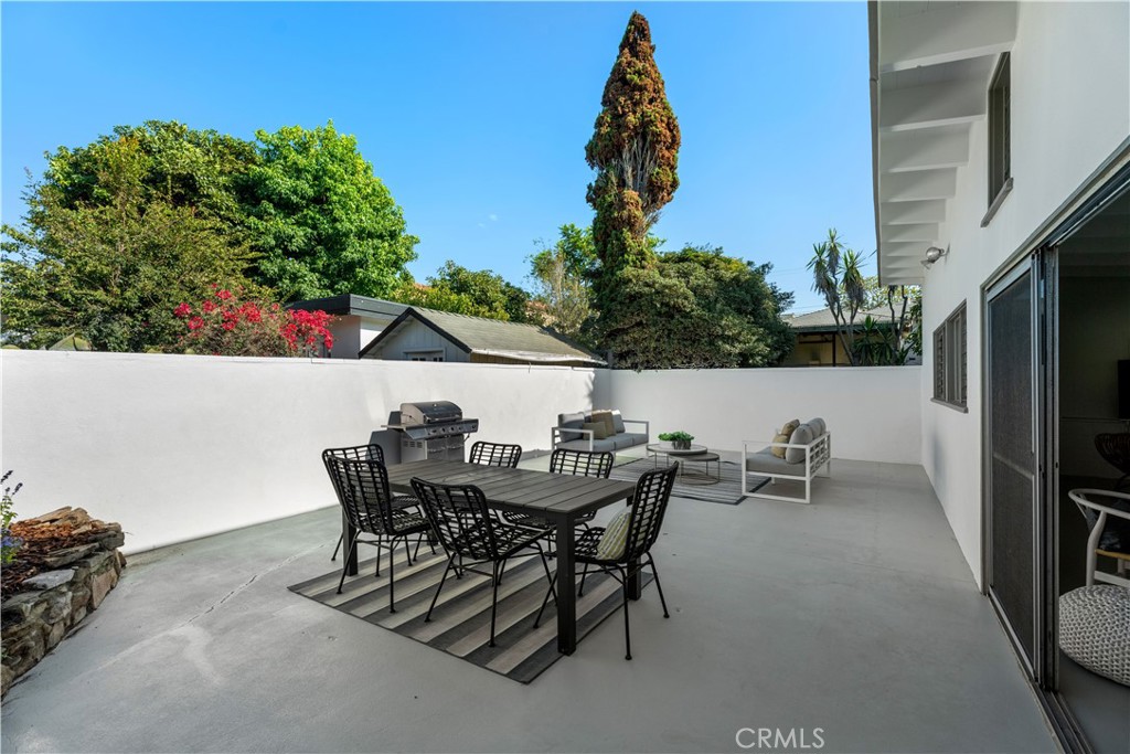208 W Walnut Avenue
