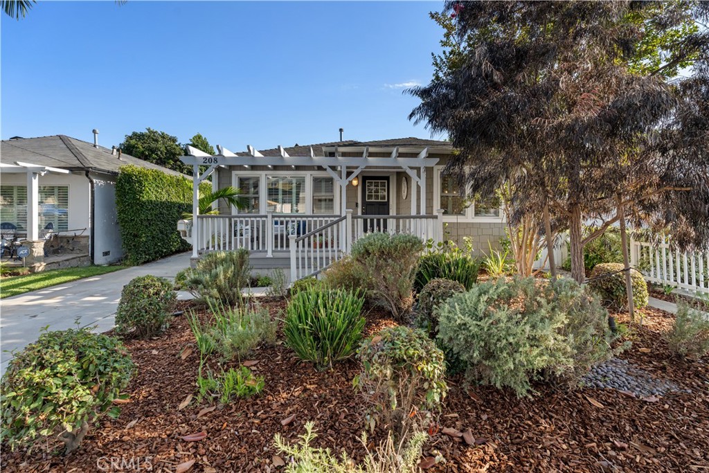 208 W Walnut Avenue