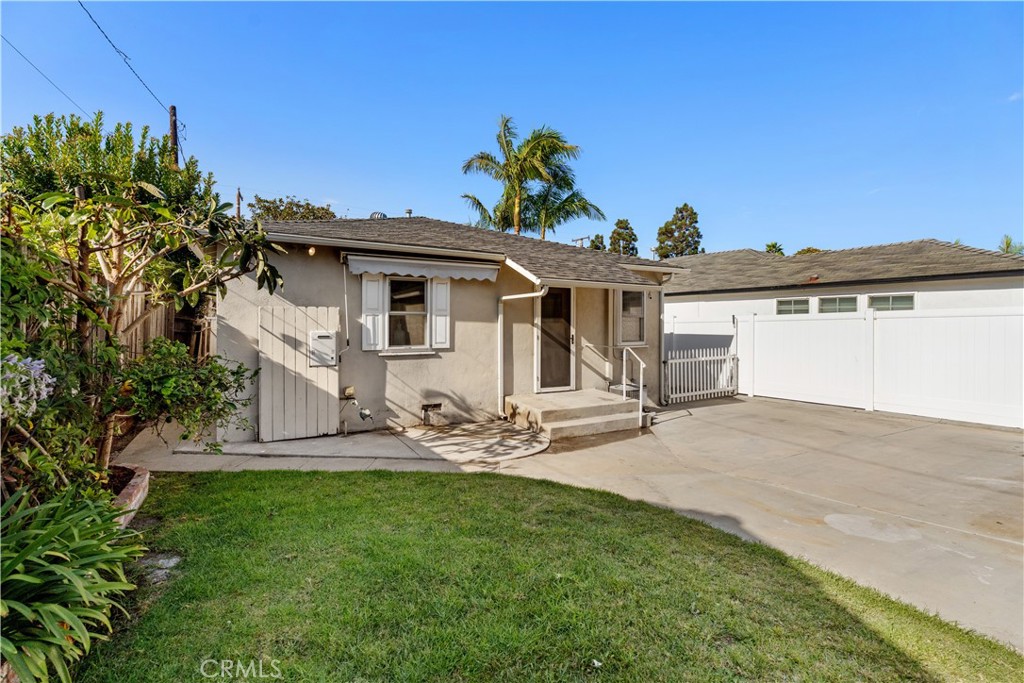 208 W Walnut Avenue