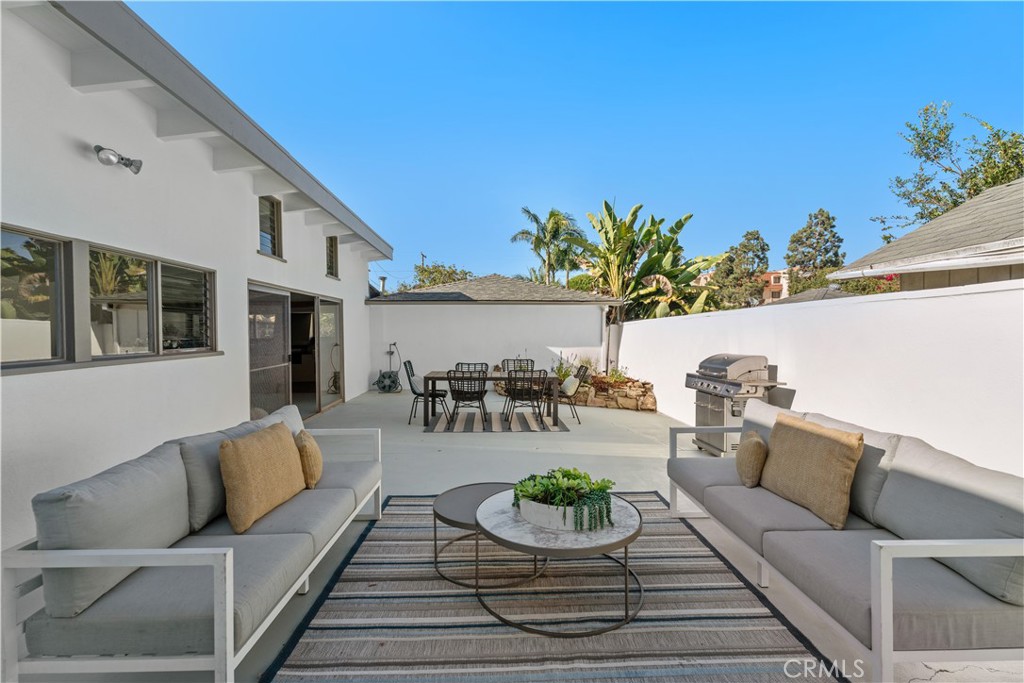 208 W Walnut Avenue