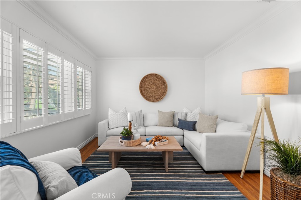 208 W Walnut Avenue