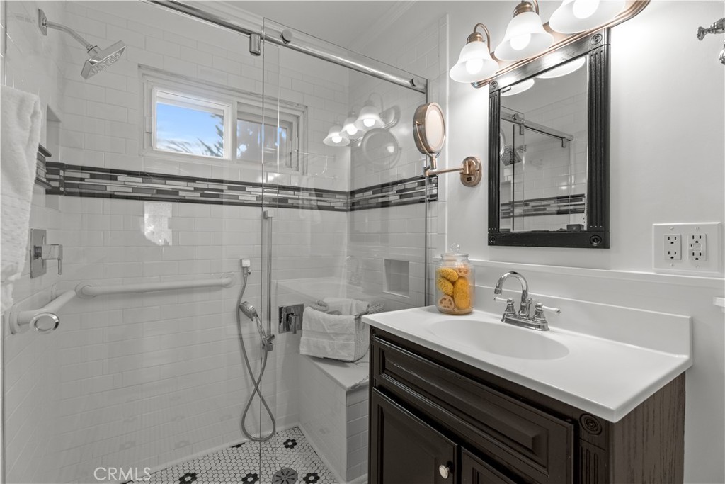 208 W Walnut Avenue
