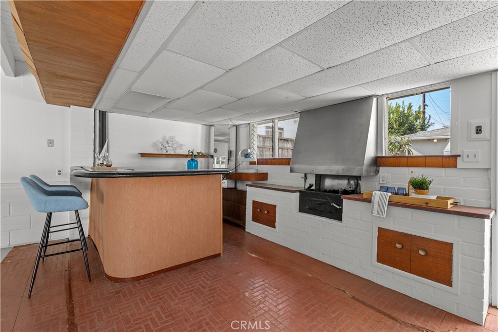 208 W Walnut Avenue