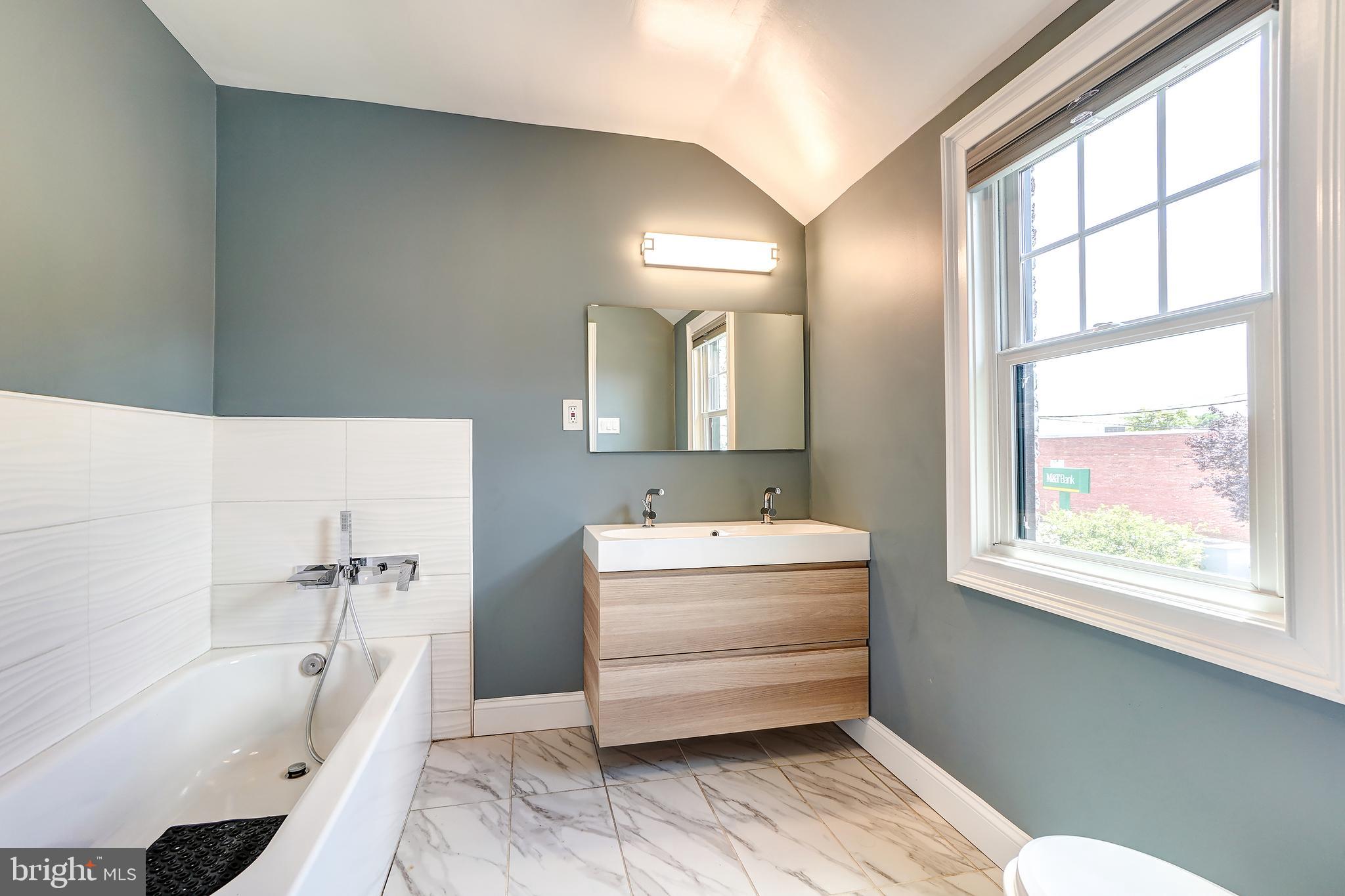 1216 Underwood St NW