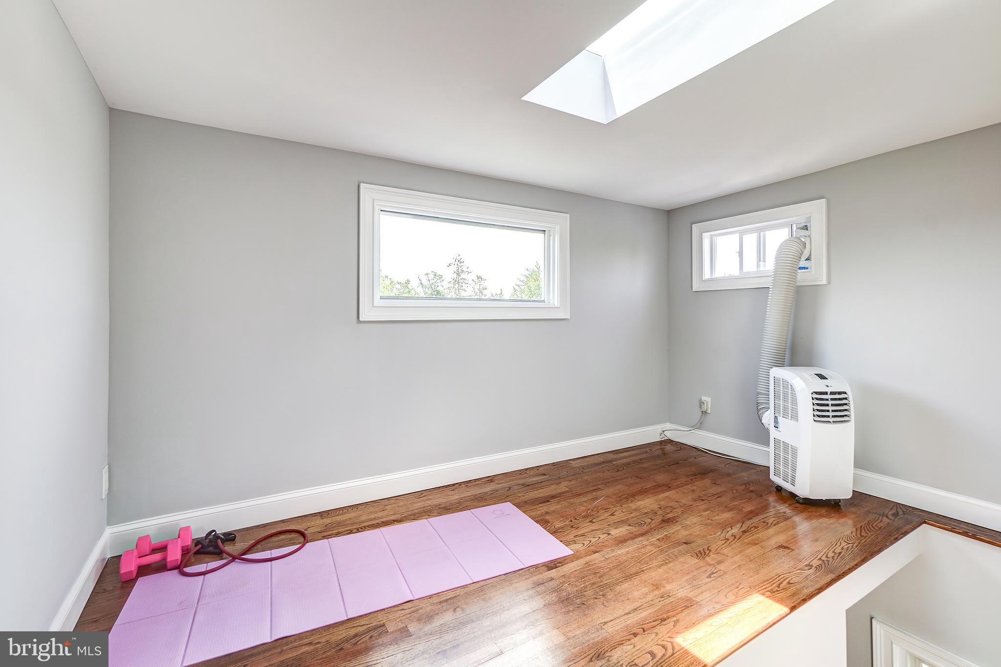 1216 Underwood St NW