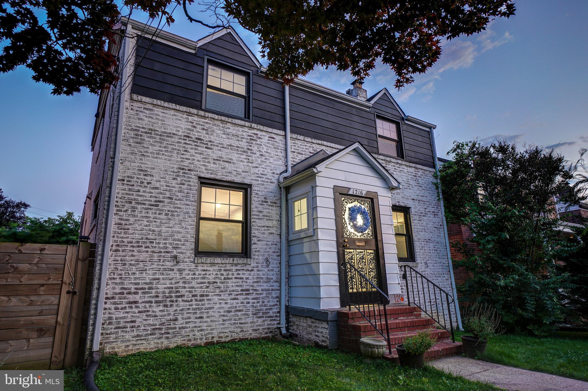 1216 Underwood St NW