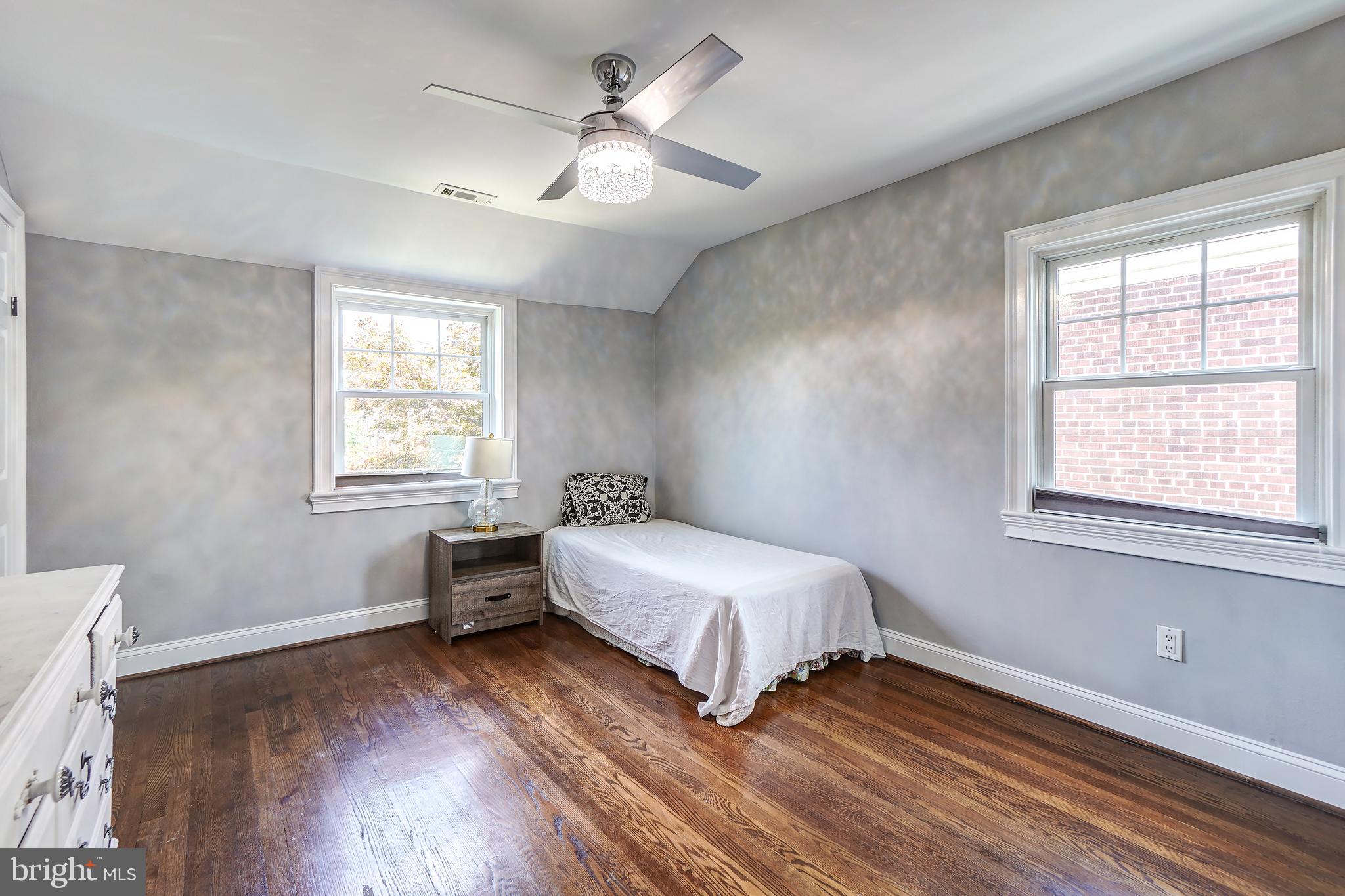 1216 Underwood St NW