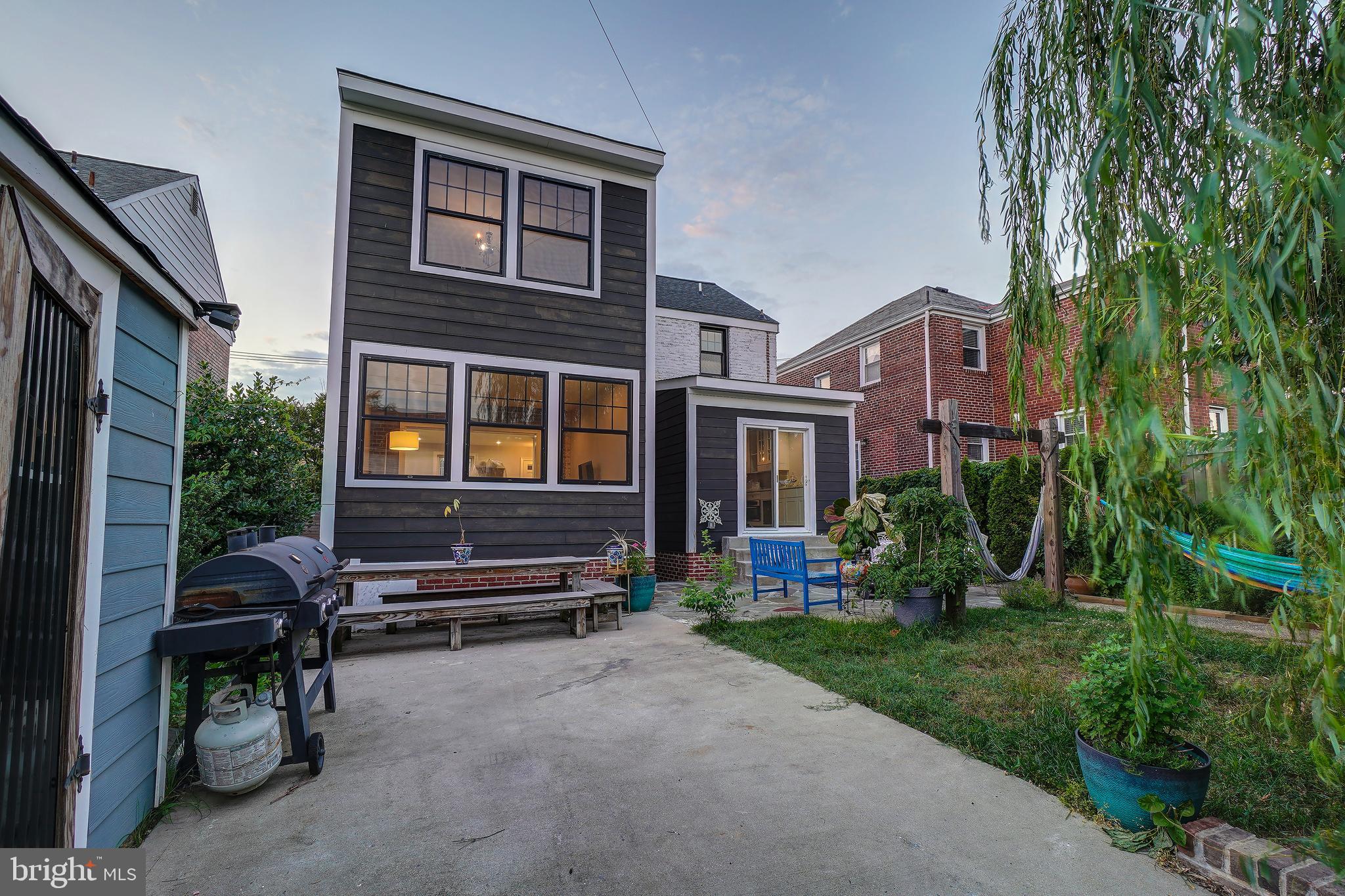 1216 Underwood St NW