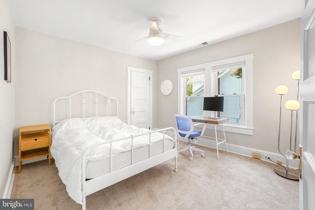 859 van Buren St NW