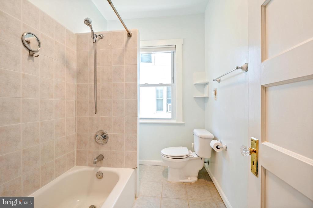 859 van Buren St NW