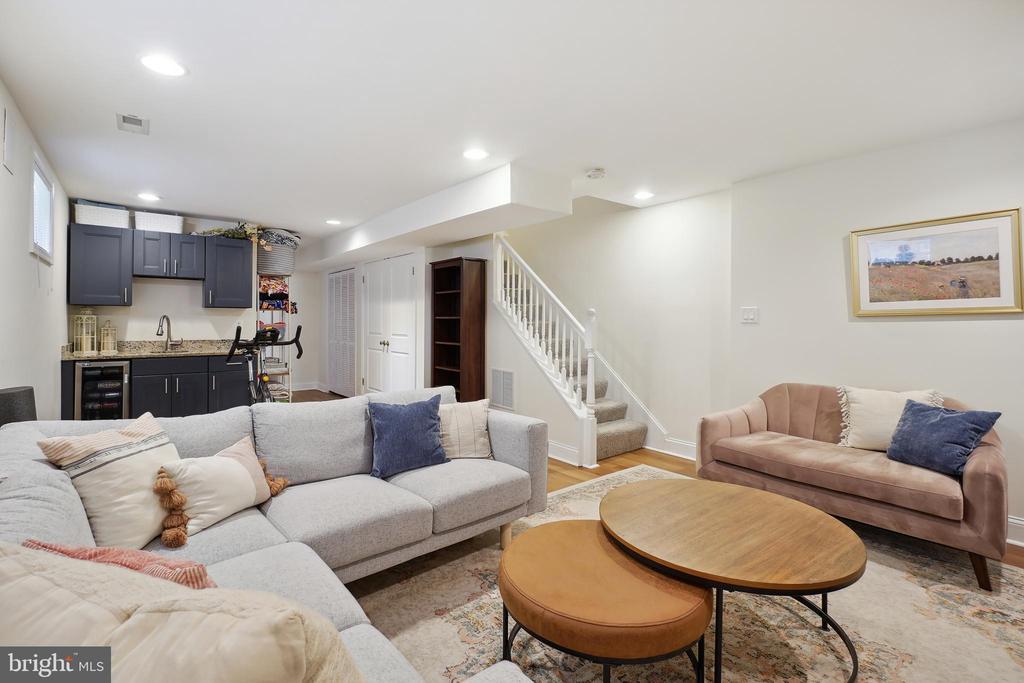 13 Tuckerman St NW