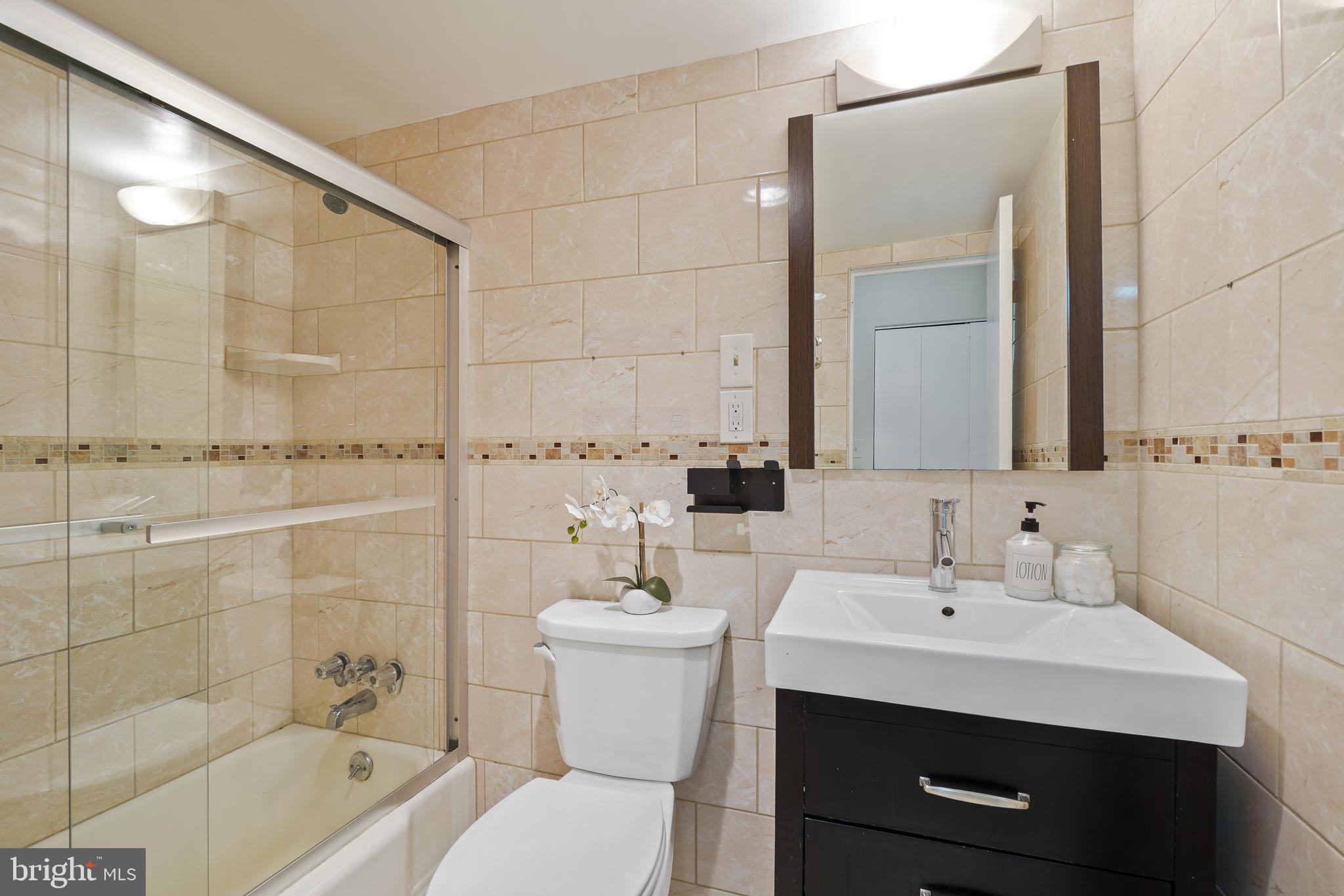 1330 New Hampshire Ave NW #818