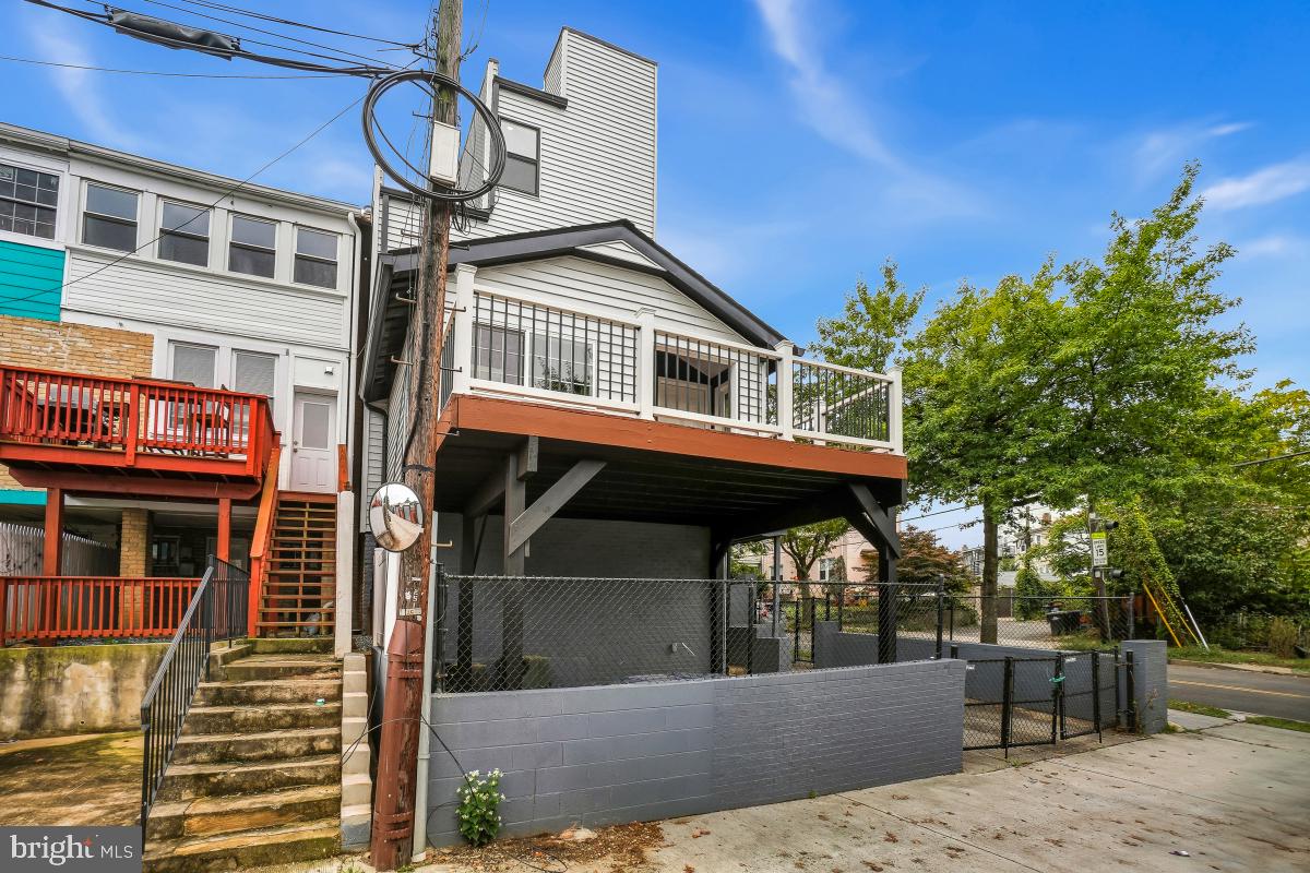 461 DELAFIELD PLACE NW