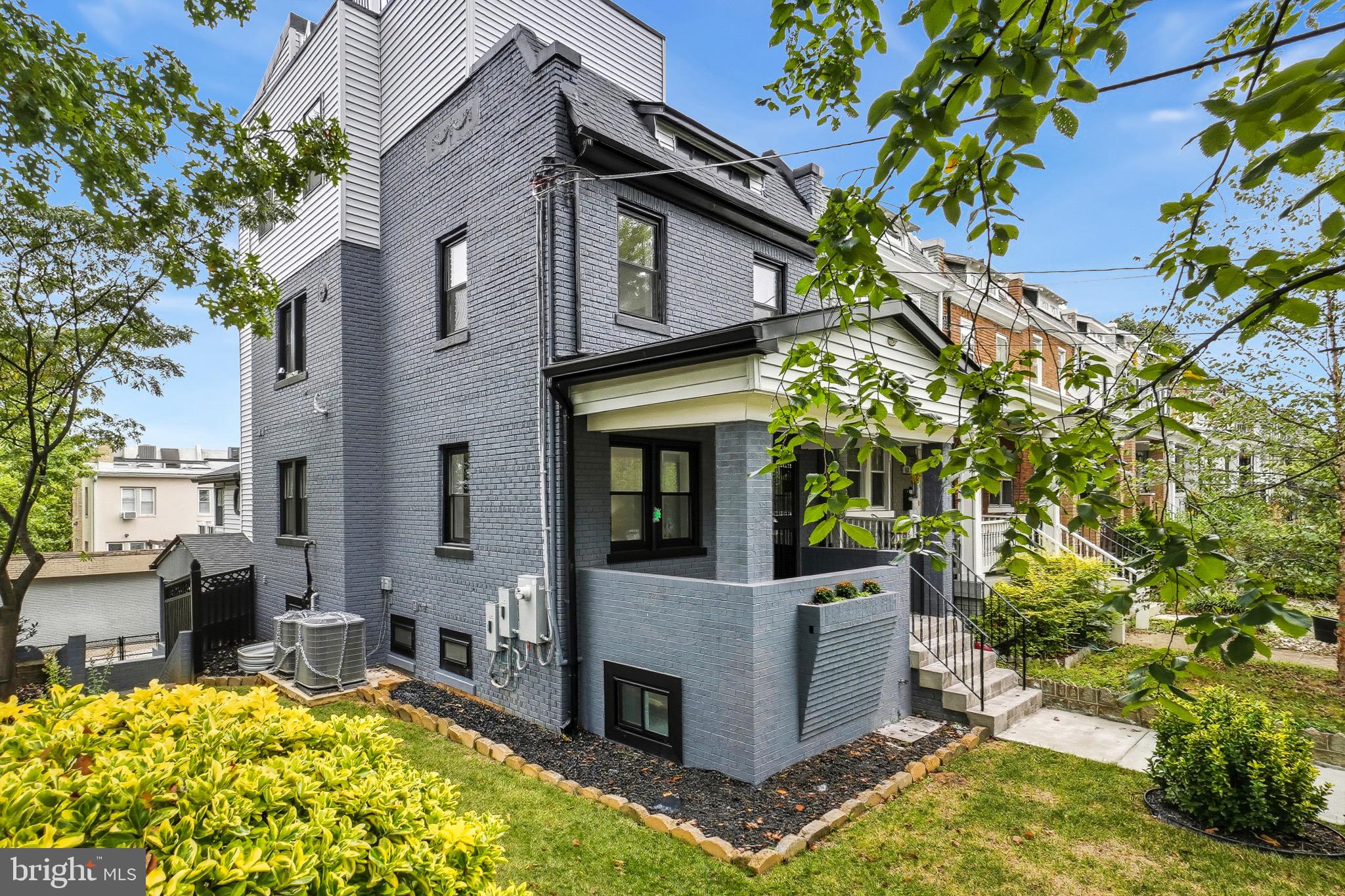 461 DELAFIELD PLACE NW