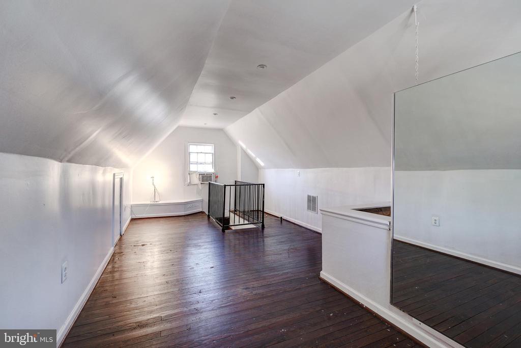 6712 6TH STREET NW