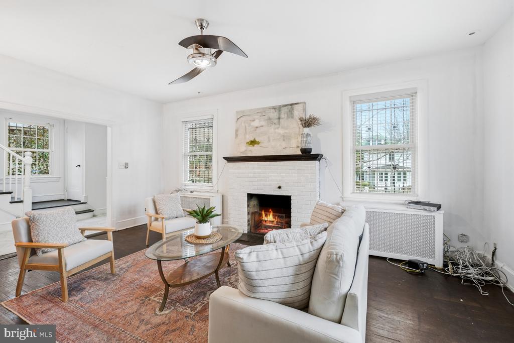 6712 6TH STREET NW