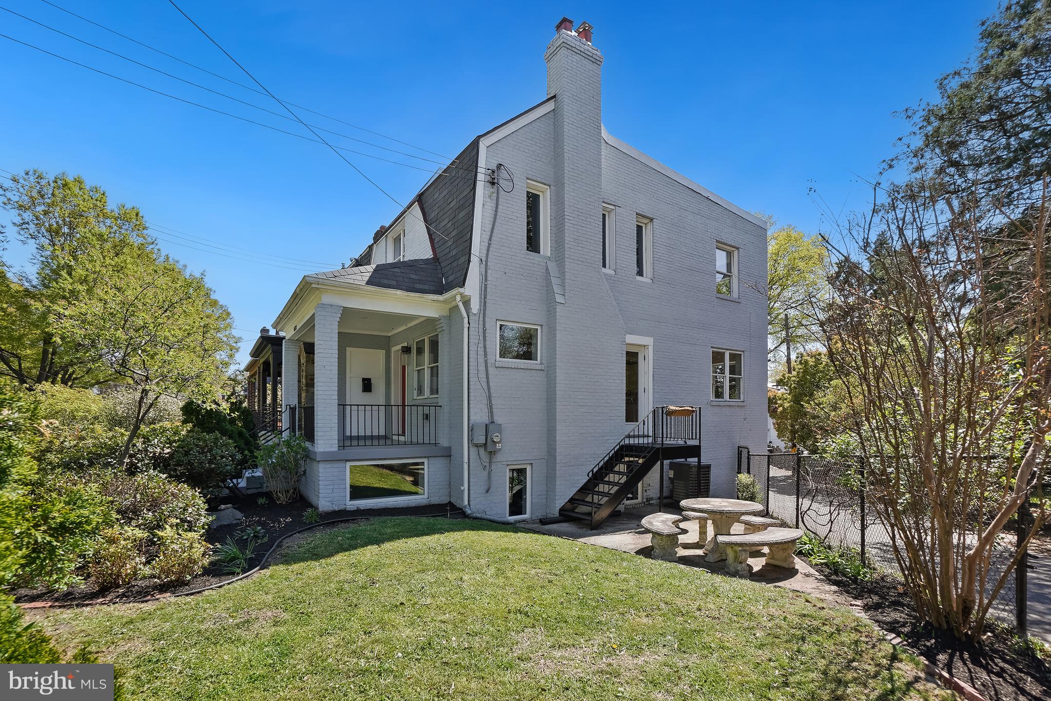 4528 SOUTH DAKOTA AVENUE NE