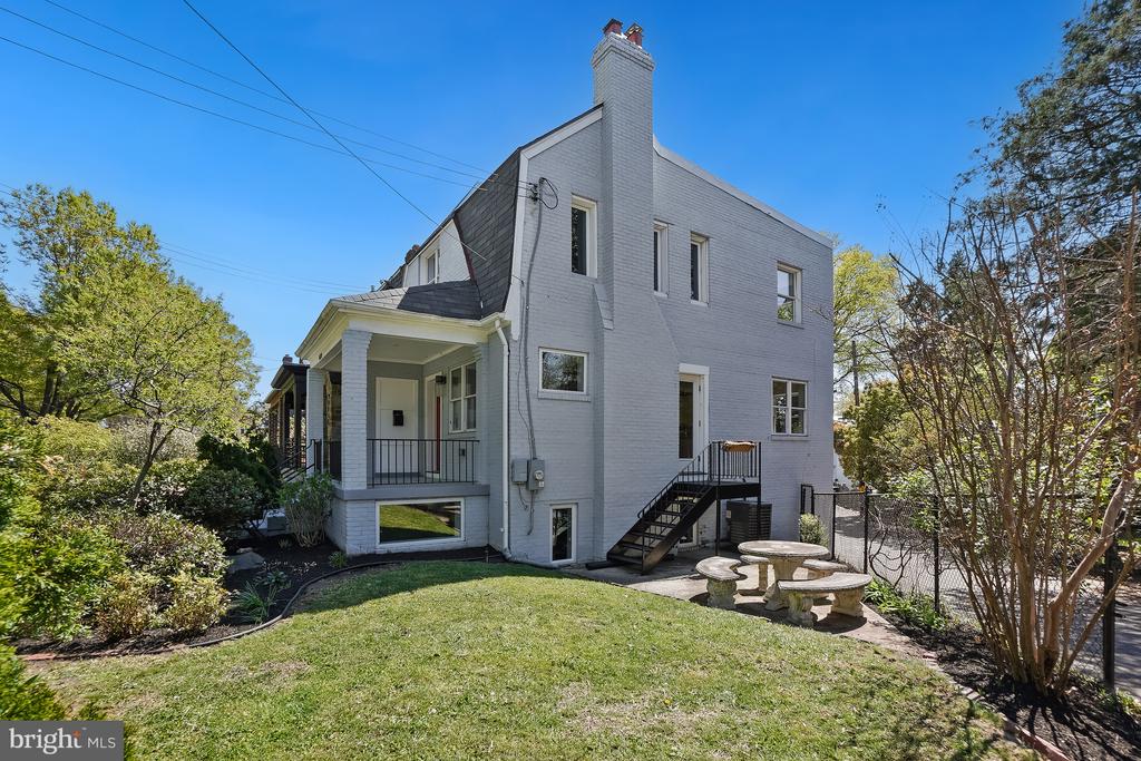 4528 SOUTH DAKOTA AVENUE NE