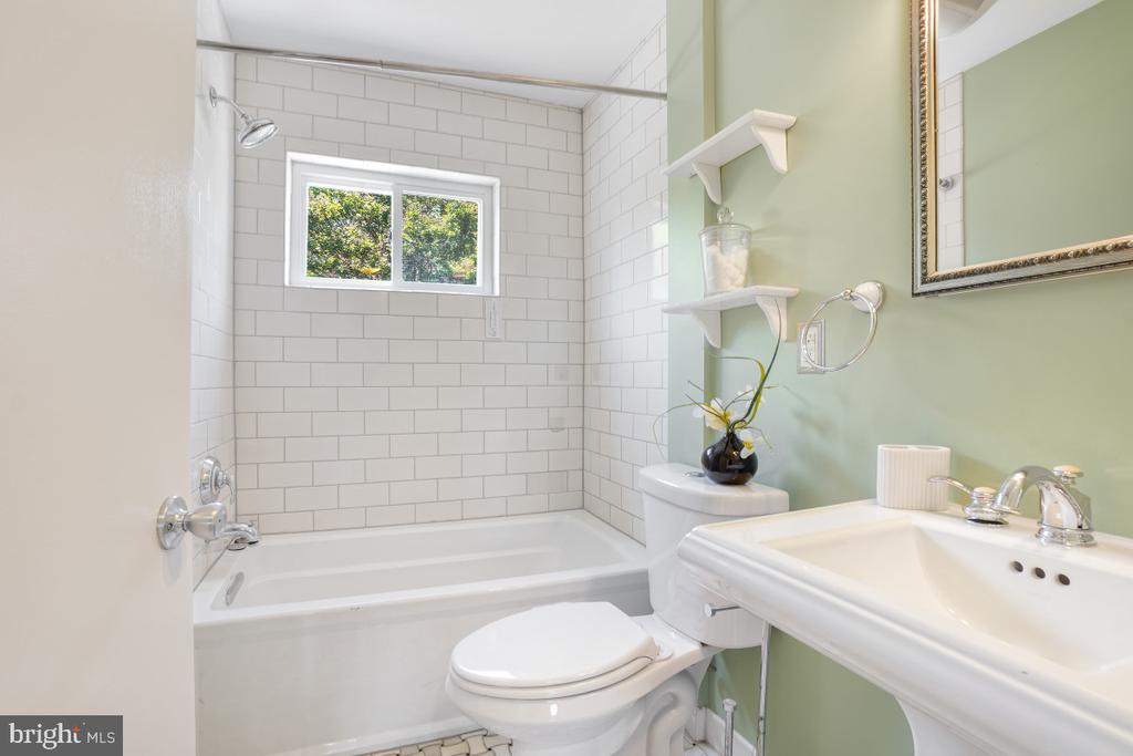6532 NORTH CAPITOL STREET NW
