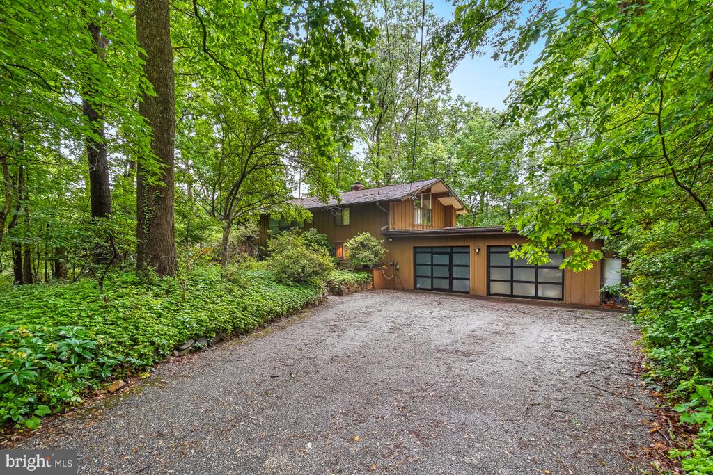 8545 PINEWAY COURT