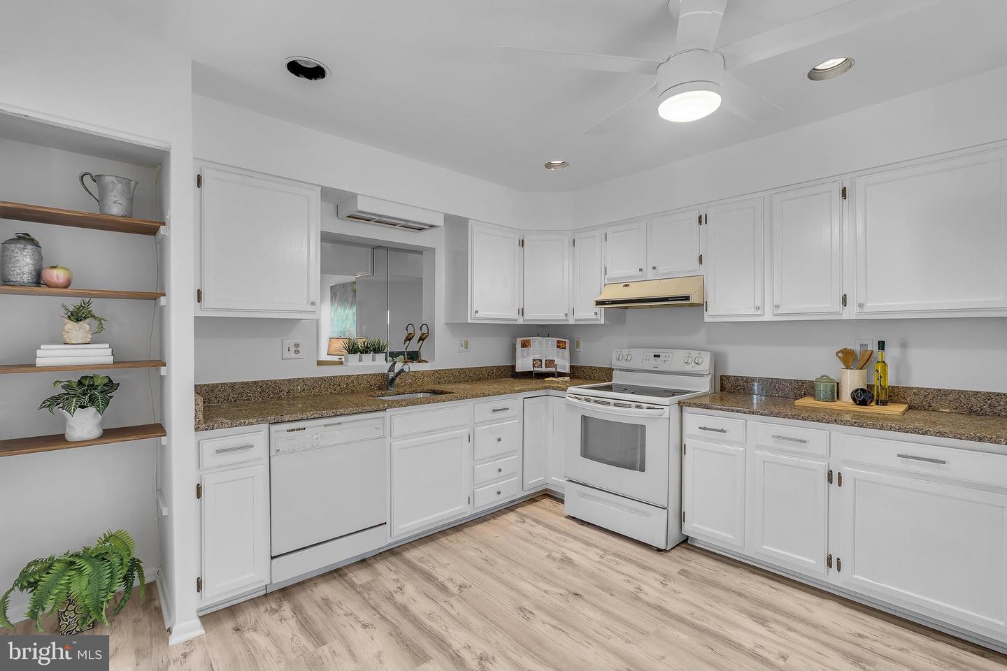 2938 Schoolhouse Cir