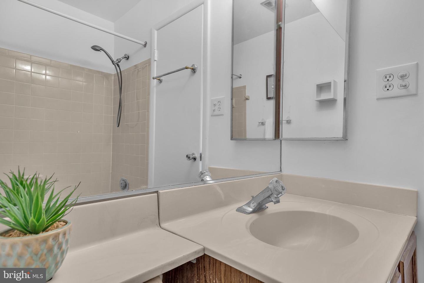 2938 Schoolhouse Cir