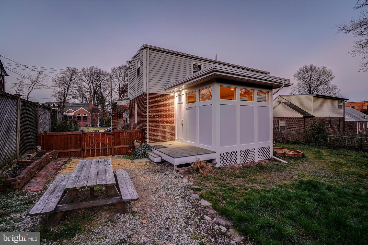 606 Gist Ave