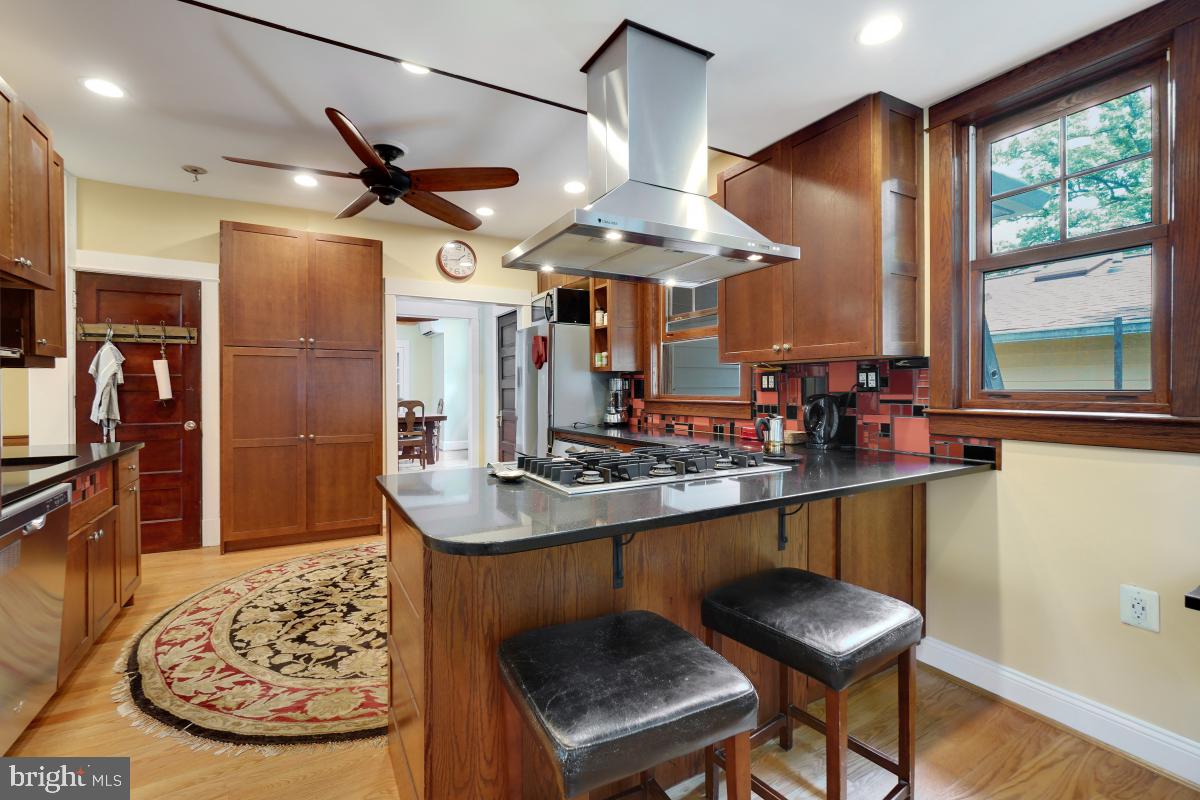 6710 Westmoreland Ave