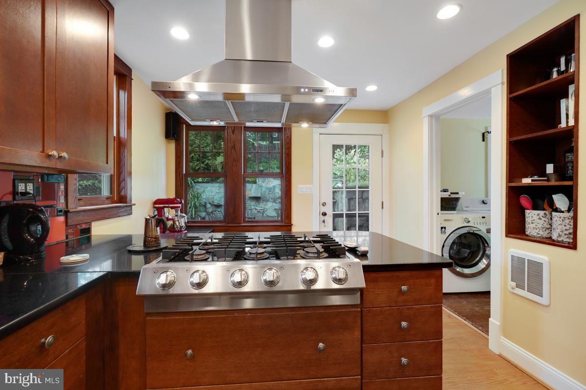 6710 Westmoreland Ave