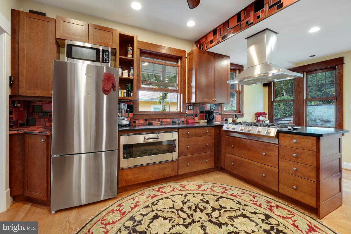 6710 Westmoreland Ave