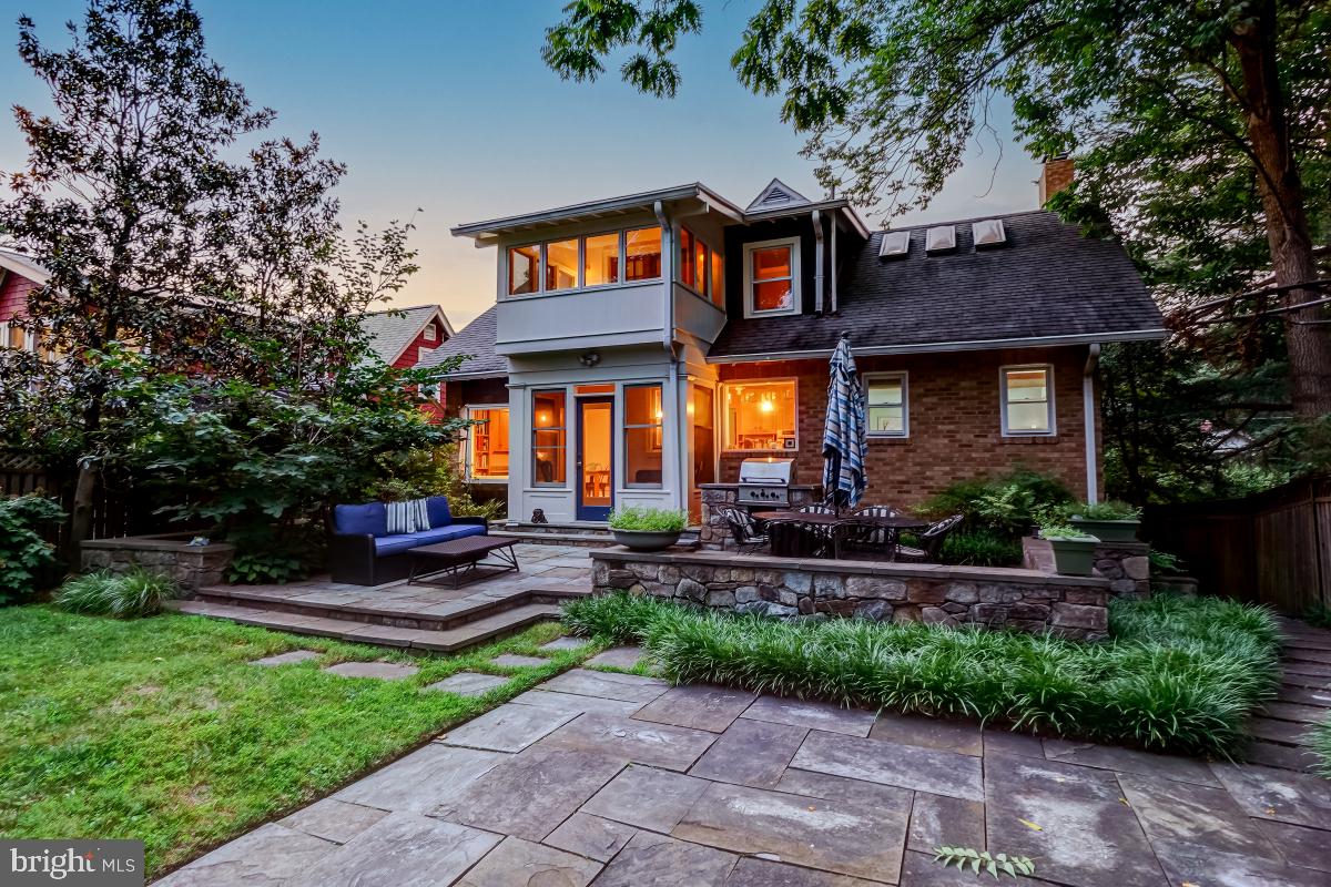 7102 Woodland Ave