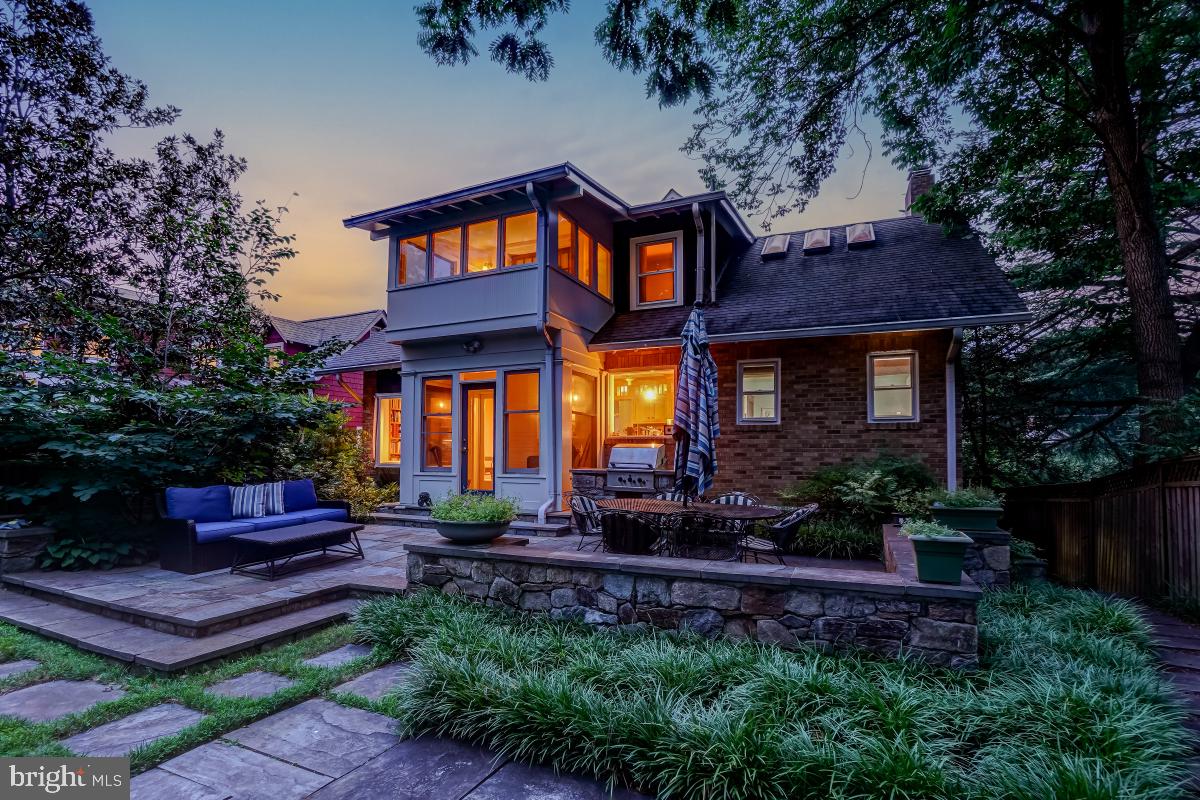 7102 Woodland Ave