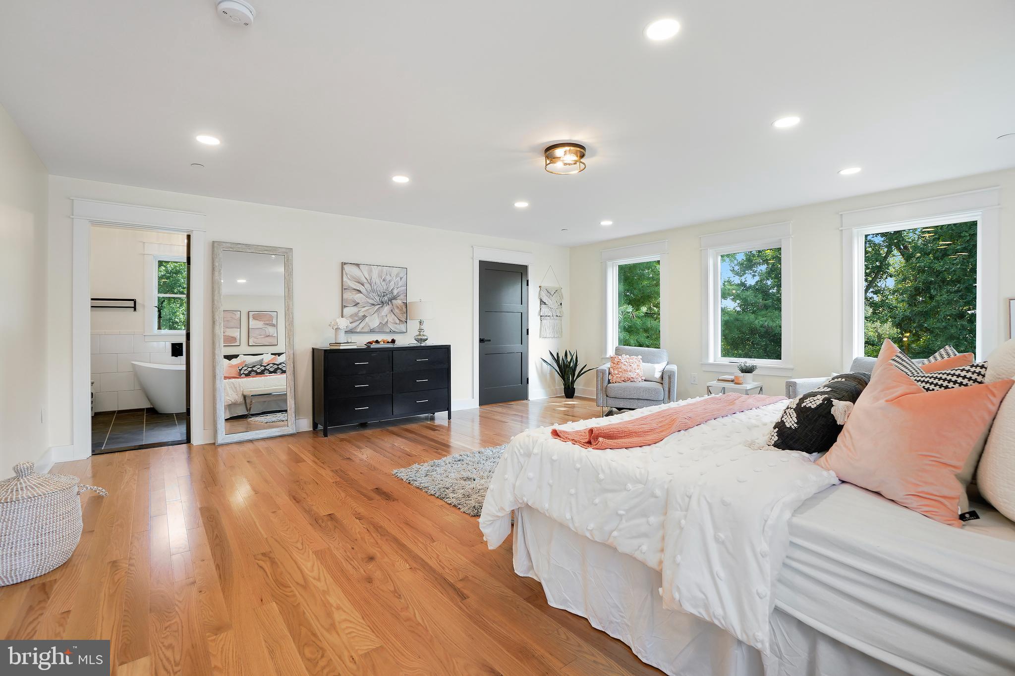 102 Ritchie Ave