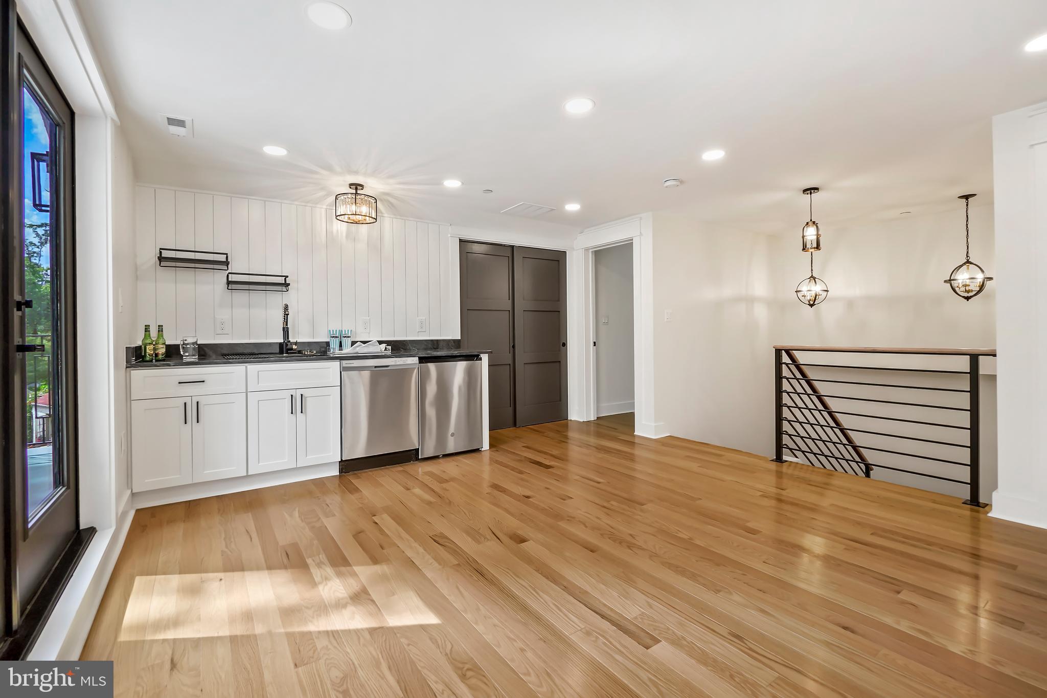 102 Ritchie Ave