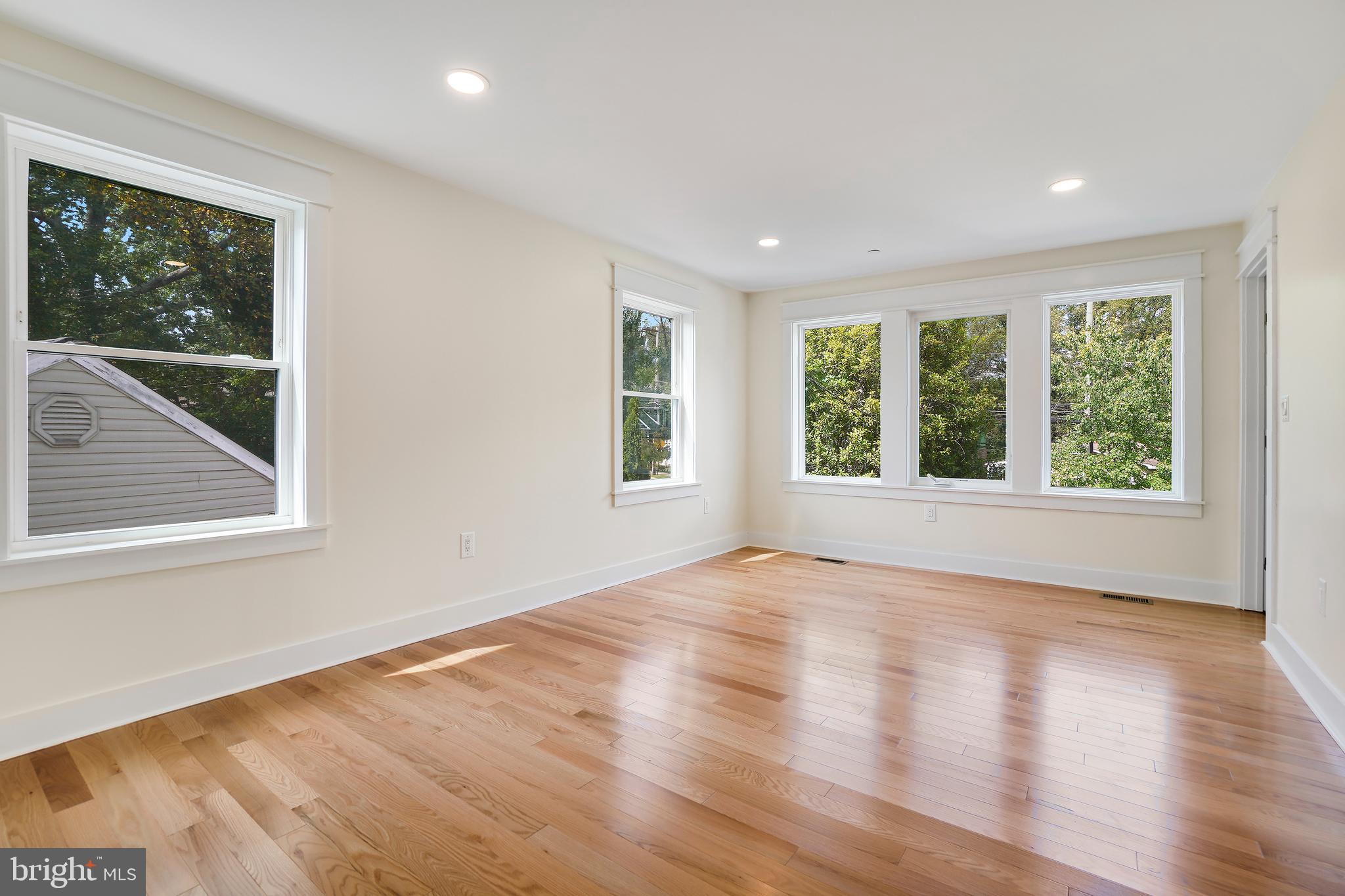 102 Ritchie Ave