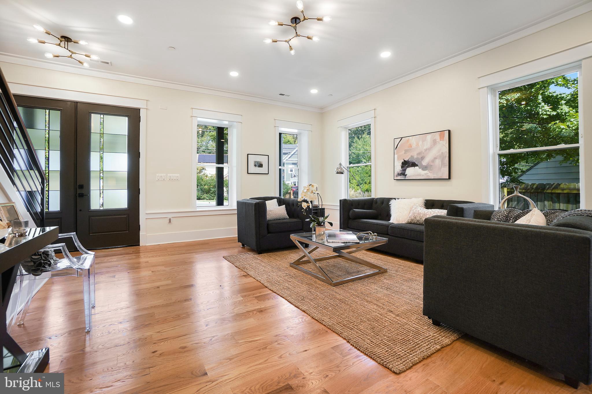 102 Ritchie Ave