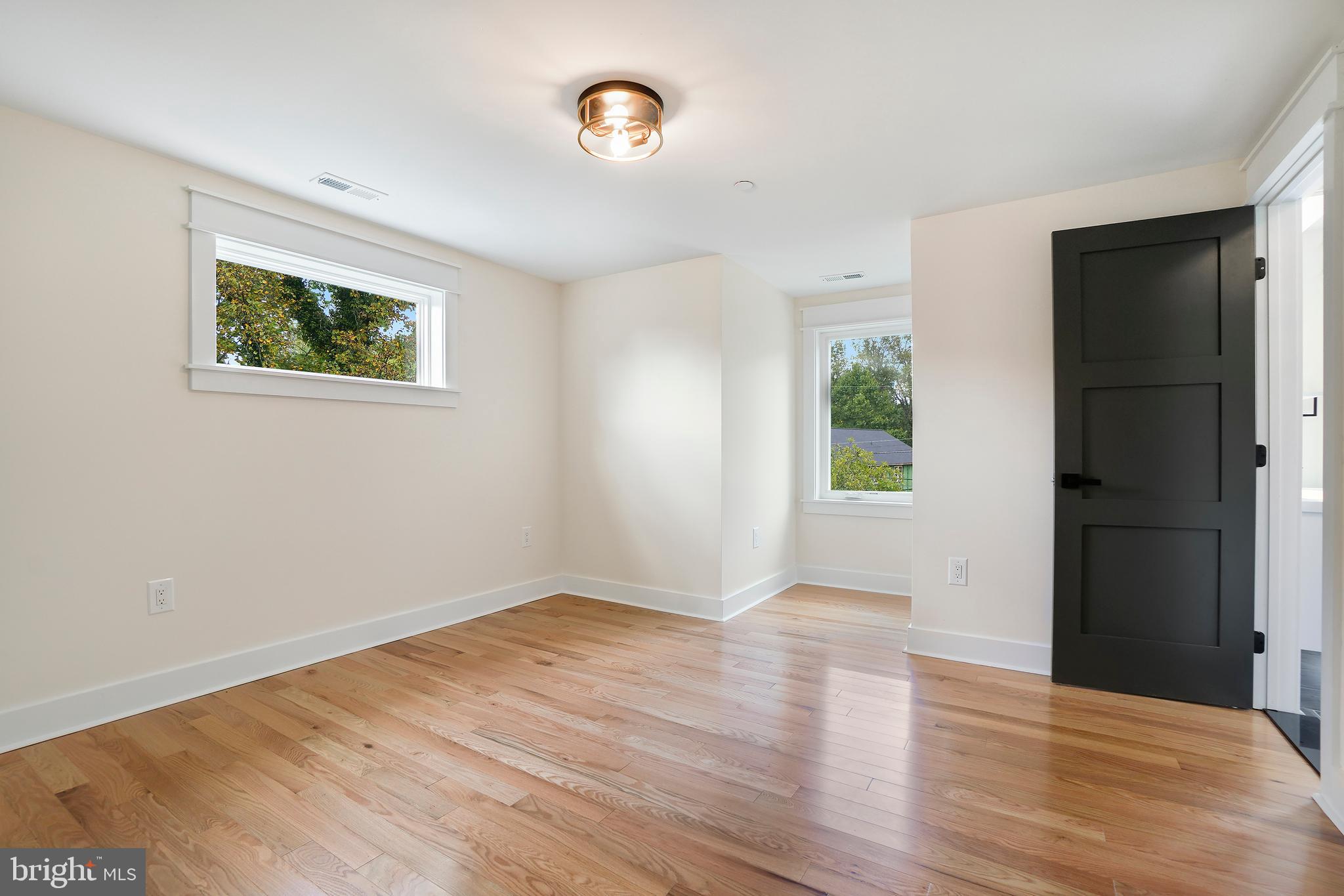 102 Ritchie Ave