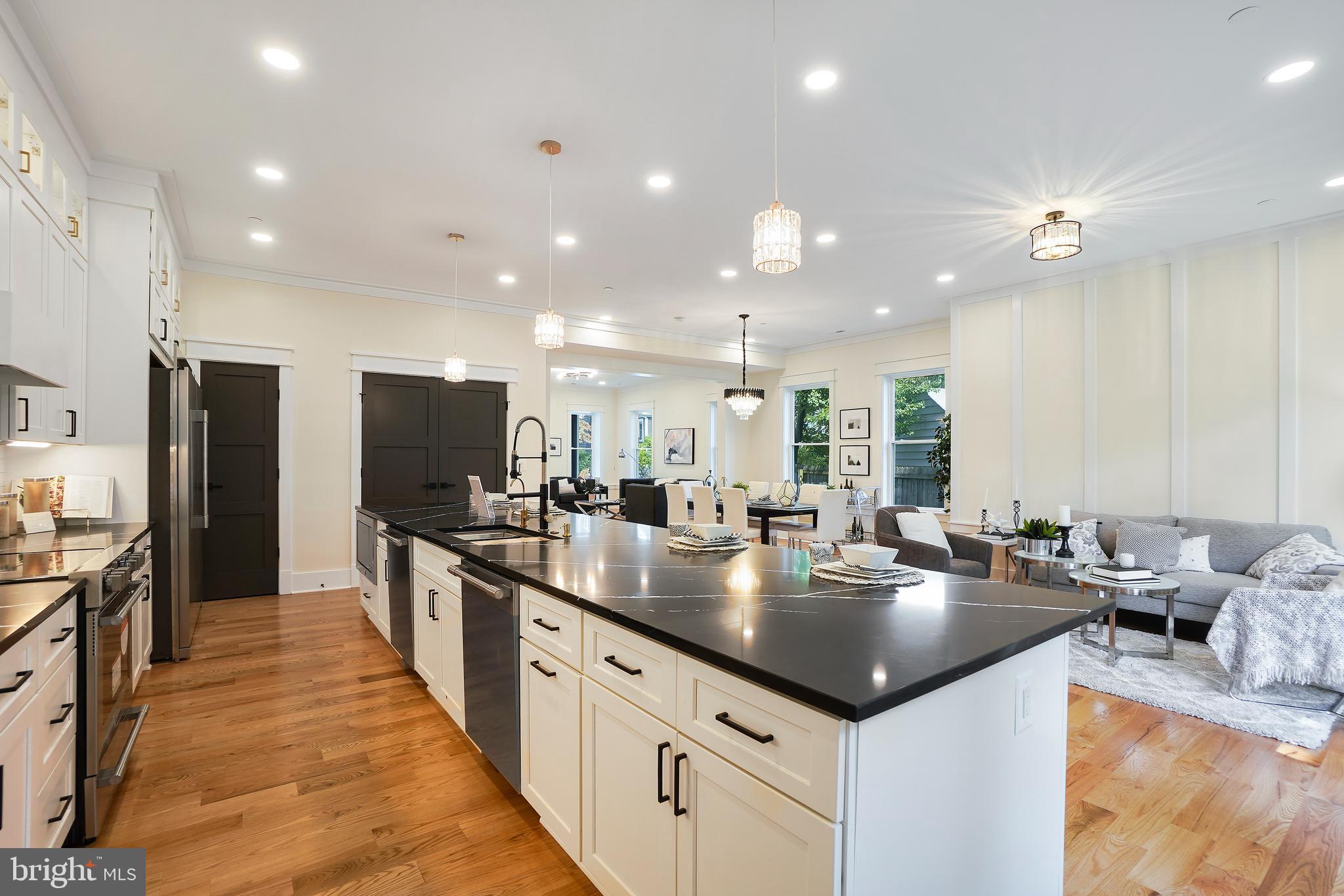 102 Ritchie Ave