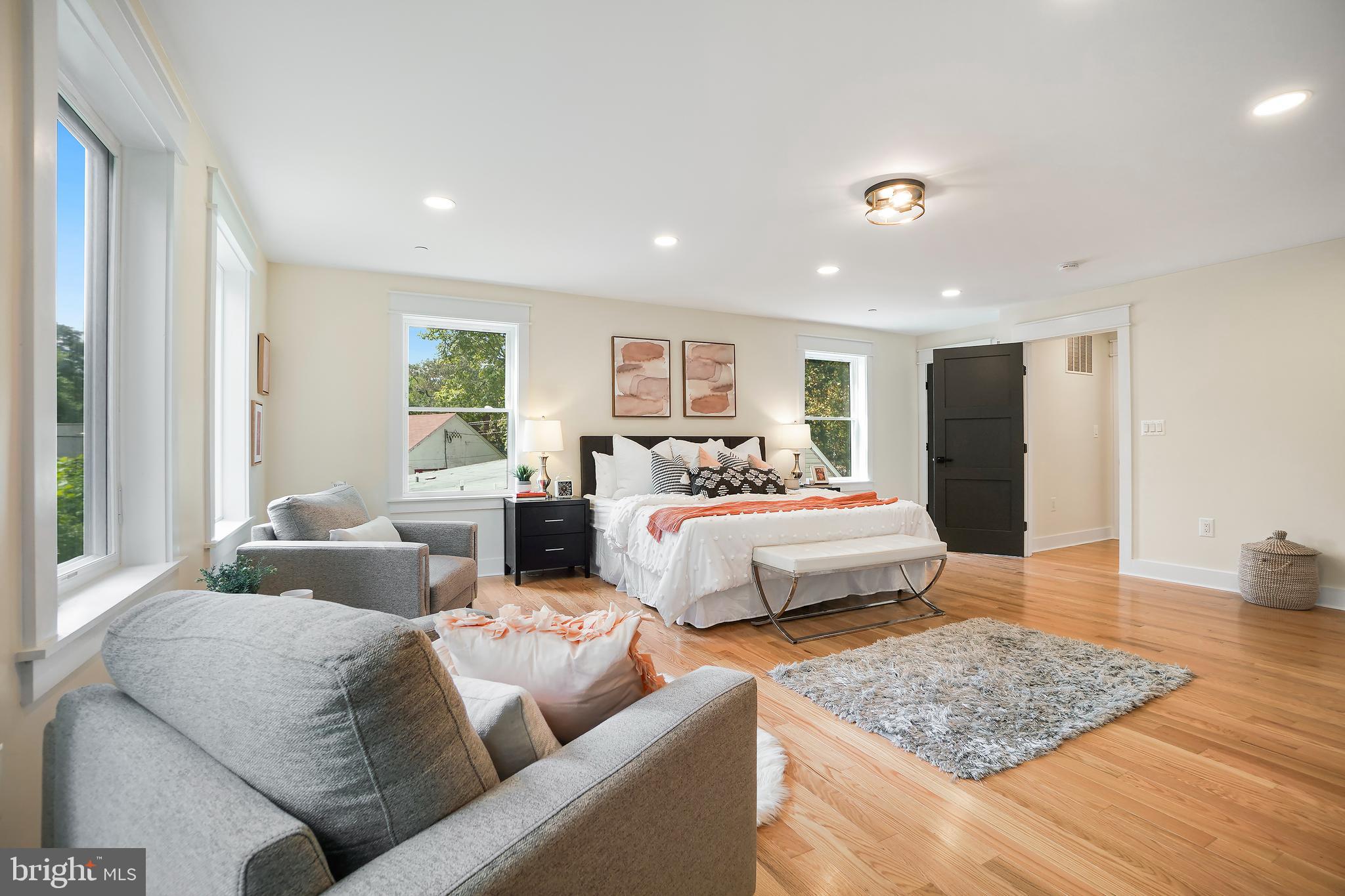 102 Ritchie Ave