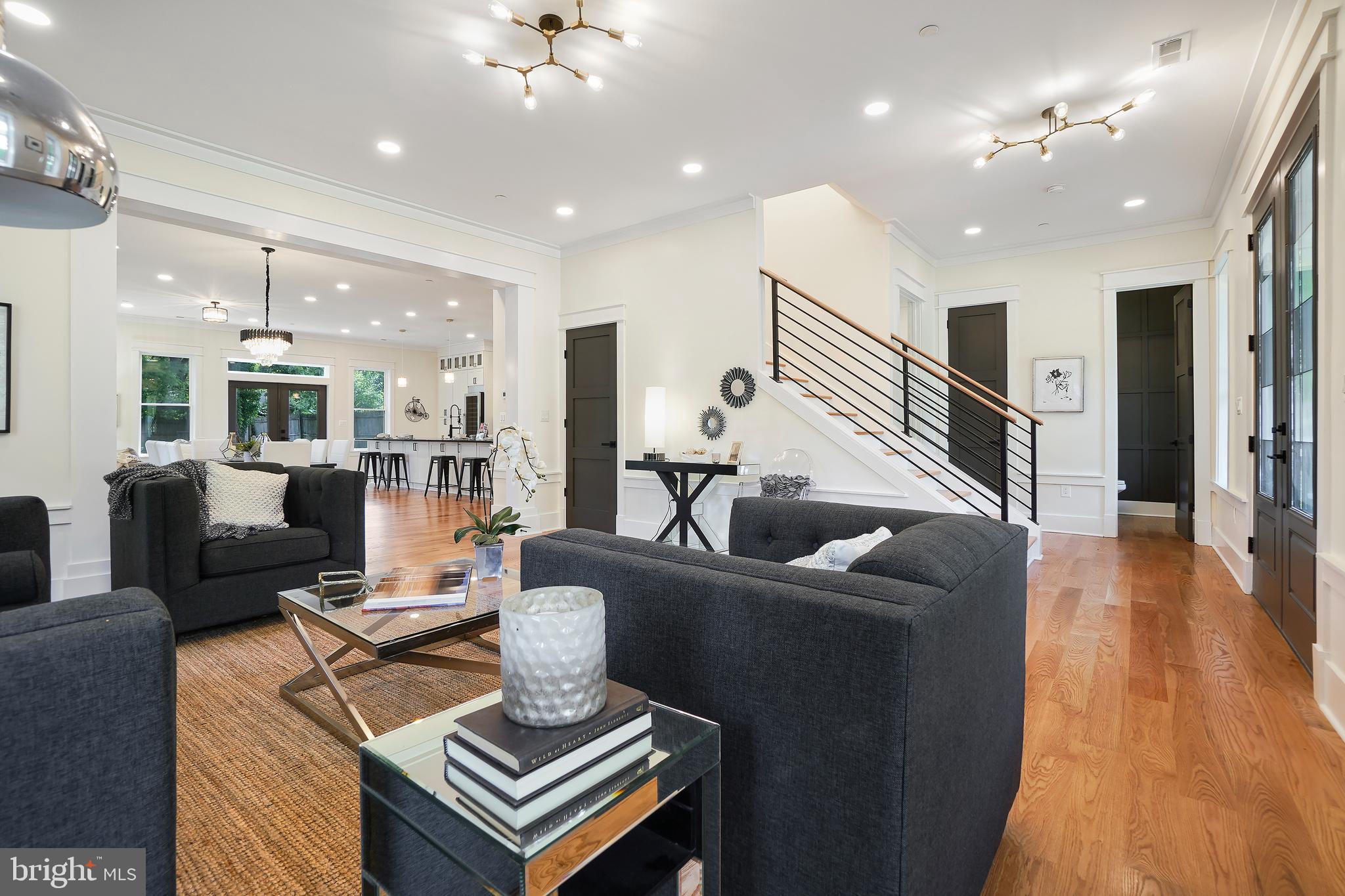 102 Ritchie Ave