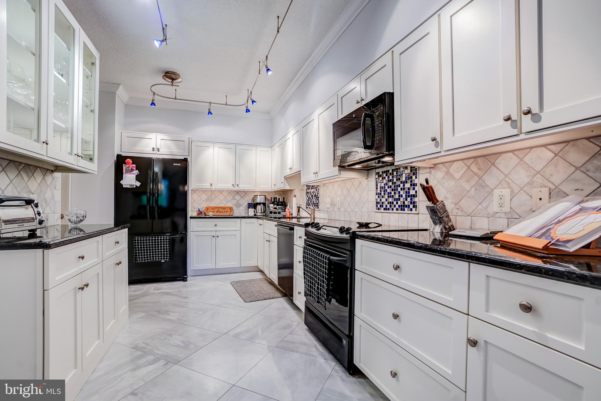 3005 S Leisure World Blvd #817