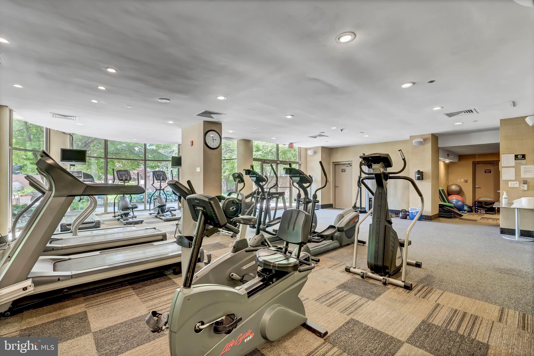 10101 Grosvenor Pl #812