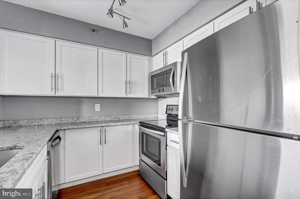 10101 Grosvenor Pl #812