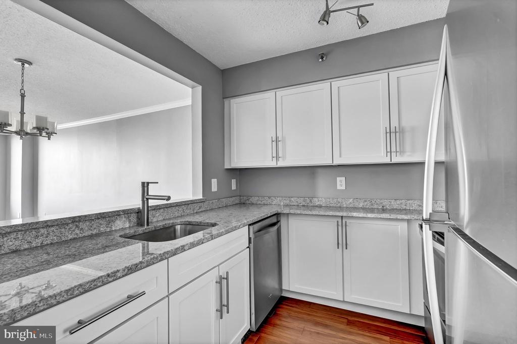 10101 Grosvenor Pl #812