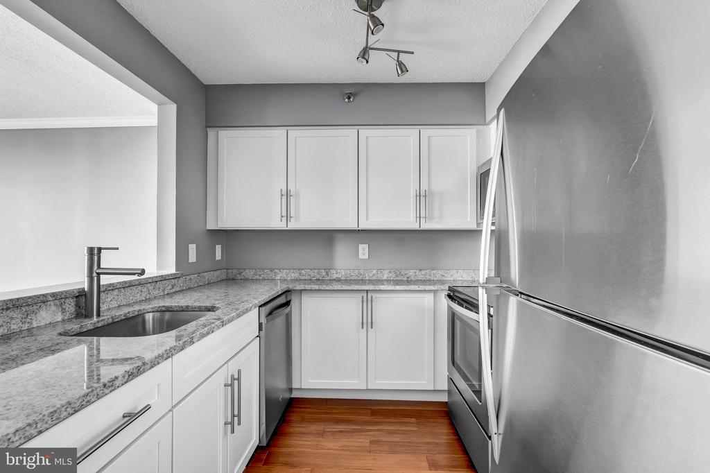 10101 Grosvenor Pl #812