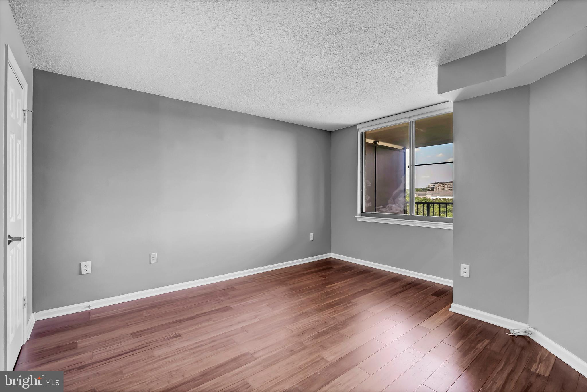 10101 Grosvenor Pl #812