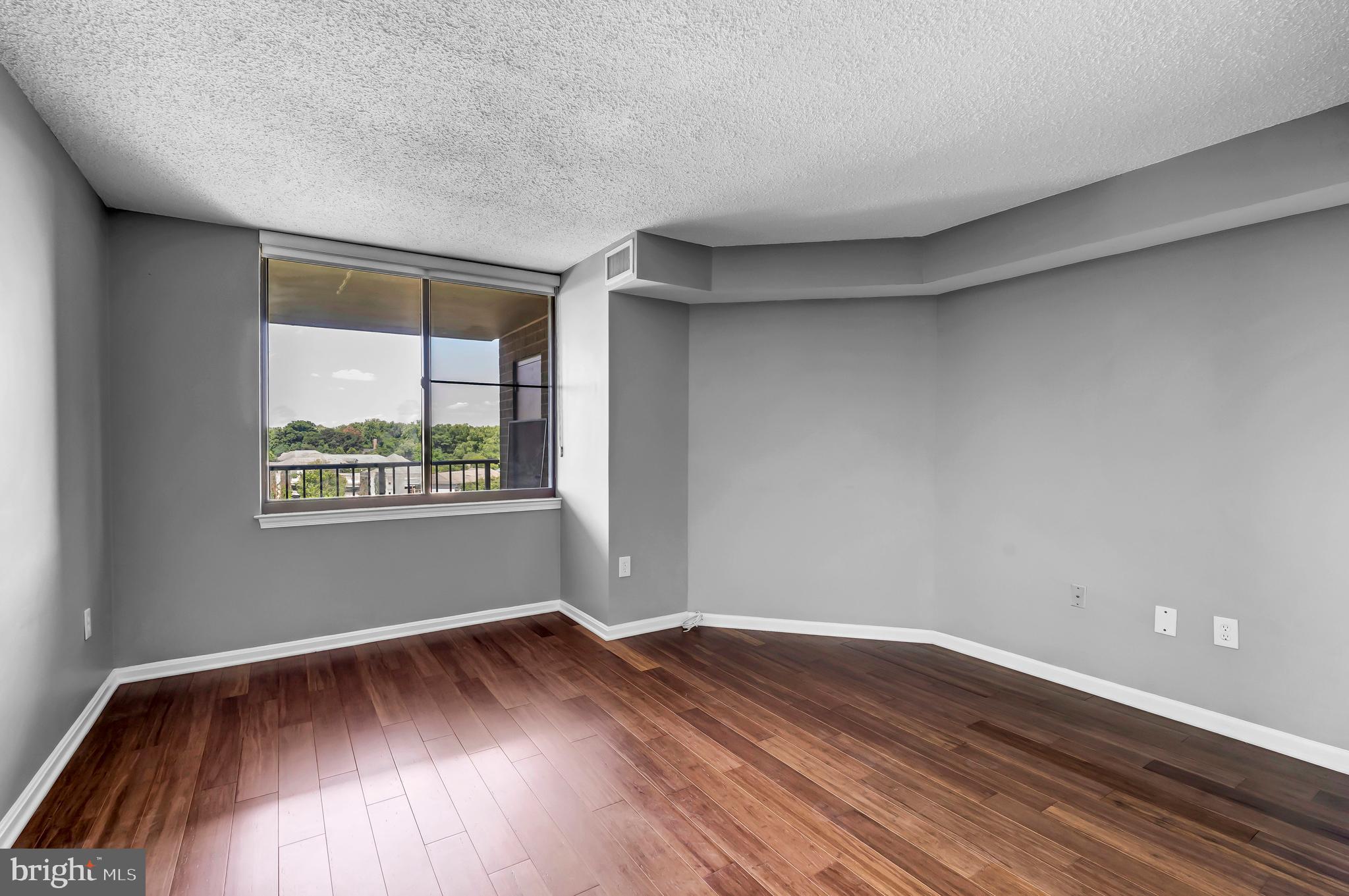 10101 Grosvenor Pl #812