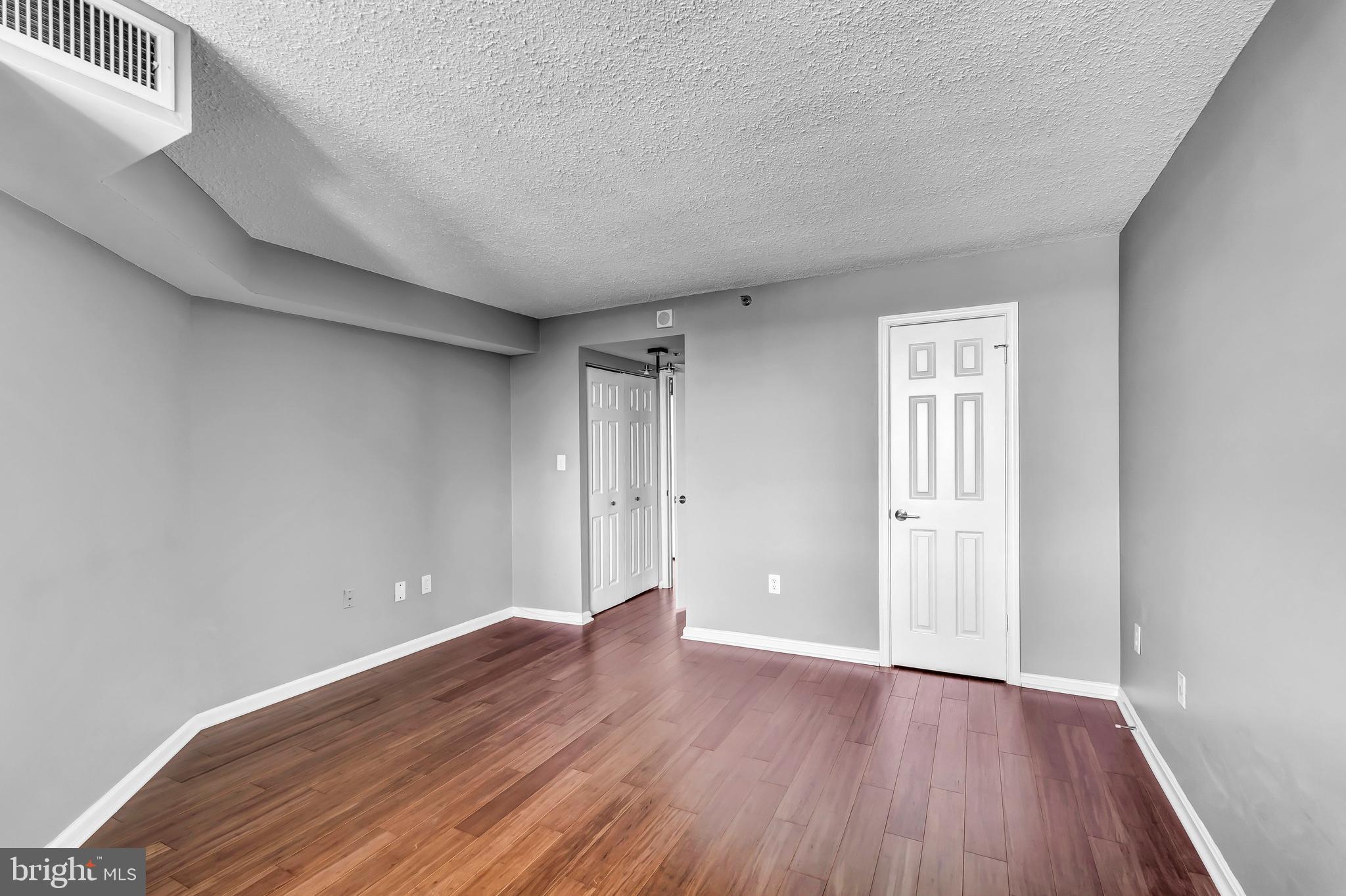 10101 Grosvenor Pl #812