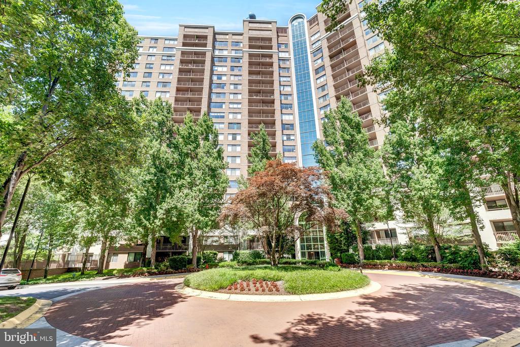 10101 Grosvenor Pl #812